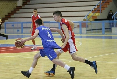 Marko Fržović (crveni dres)