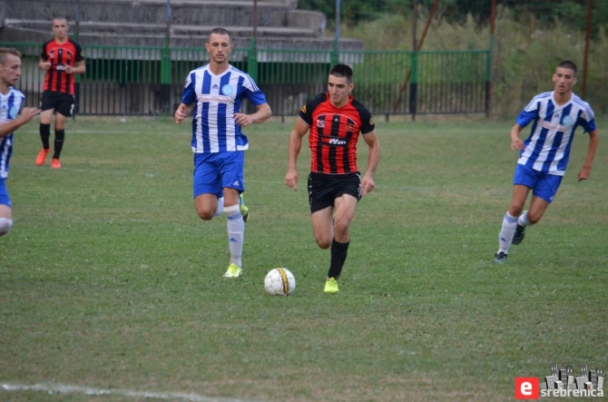 MIlan Jevtić (u sredini), foto: ESrebrenica
