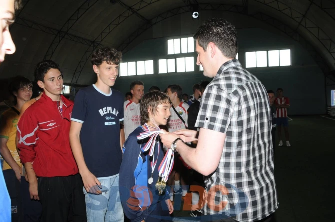 Mijat Gaćinović prima medalju