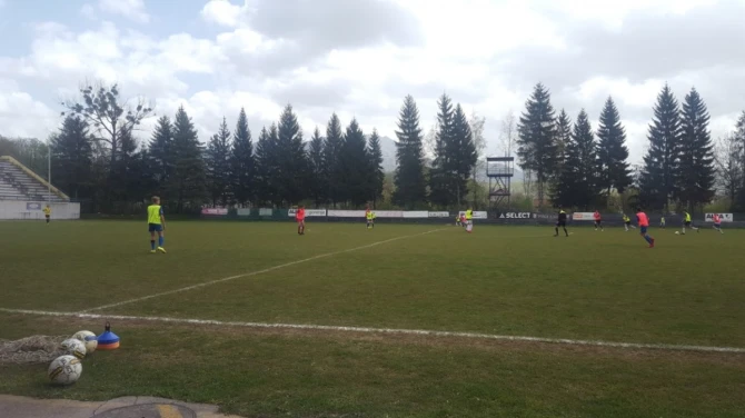 Fudbalska mladost na stadionu Slavije