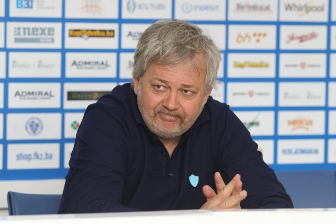 Potrebna pomoć navijača:Amar Osim/ Foto: Damir Ćumurović