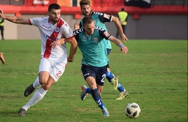 Mile Filipović (sa loptom)