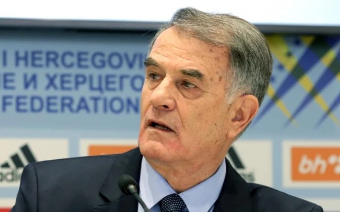 Duško Bajević