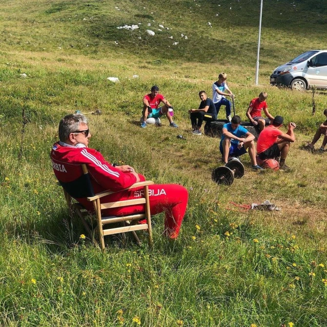 Doctore nadgleda dok se vrijedno radi
