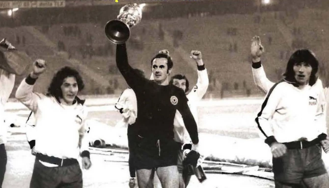 Mešković sa saigračima iz Hajduka