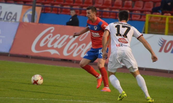 Aleksandar Radulović, crveno - plavi dres