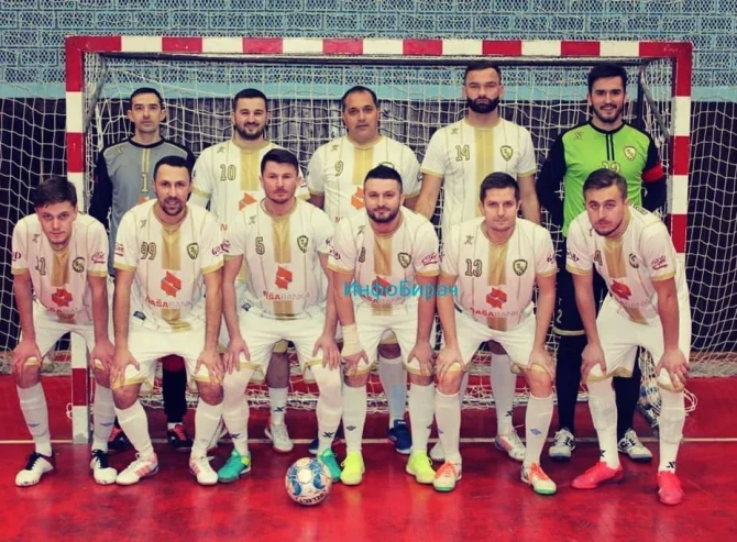 Jang Bojs slavi prolaz dalje Foto/ Info Birač