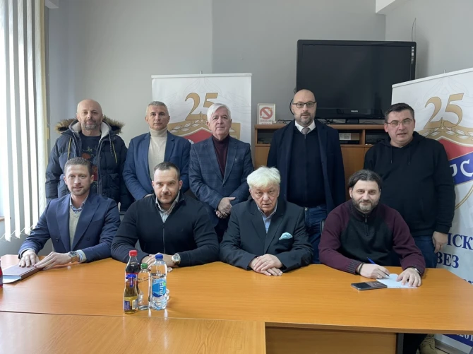 Mladen Kremenović, Goran Đukić, Rodoljub Petković, Dejan Erešić, Slađan Jeremić (gornji red), Ognjen Valjić, Vico Zeljković, Tomo Marić i Slavko Basara (donji red)