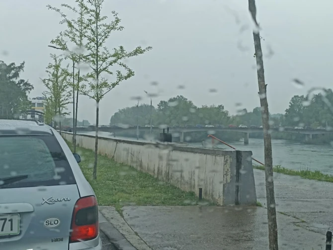 Grobari na graničnom prelazu prema Hrvatskoj