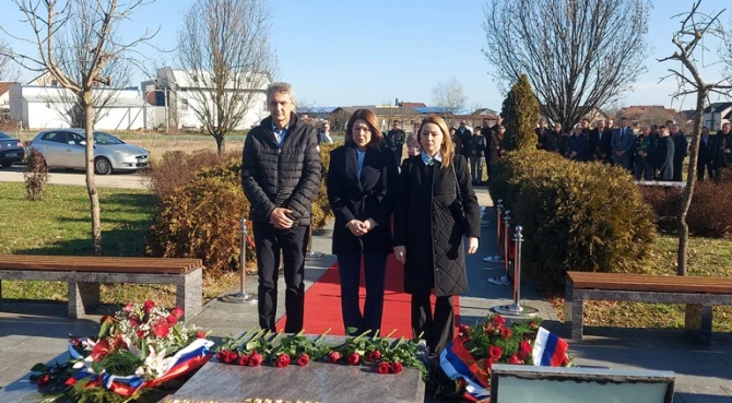 Predstavnici Opštine Modriča položili venac