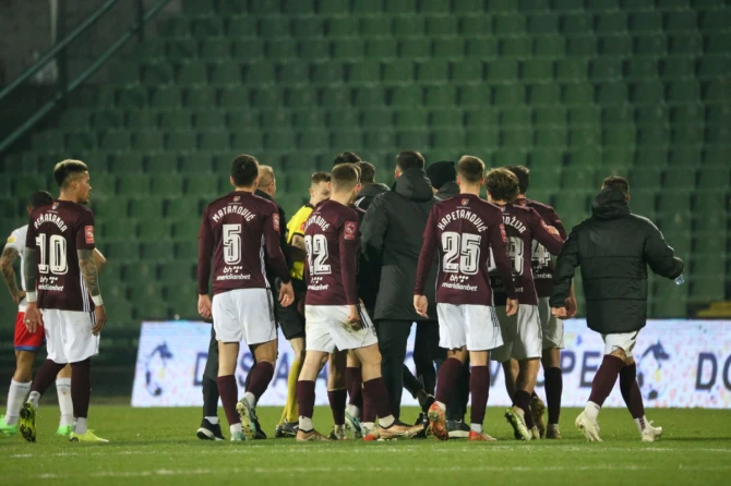 Trenutak ataka na sudiju Matea Musu FOTO: FK Borac/N. Kulaga