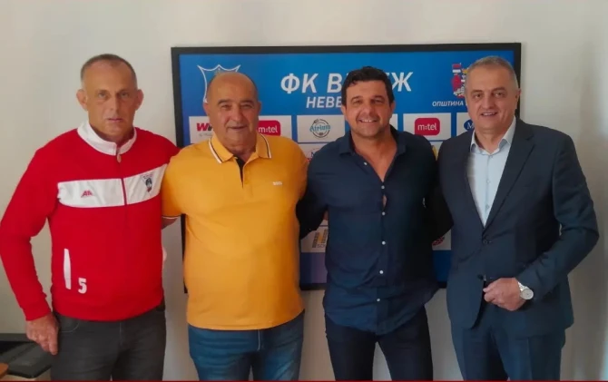 Remetić, treći s lijeva, sa klupskim čelnicima