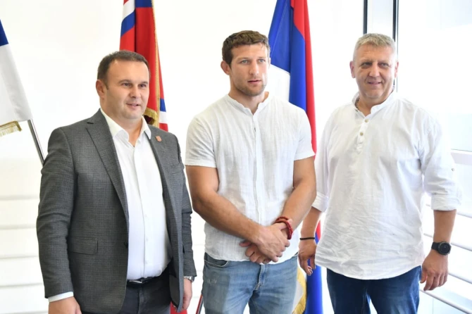 Ljubiša i Nemanja Majdov na prijemu kod gradonačelnika Istočnog Sarajeva