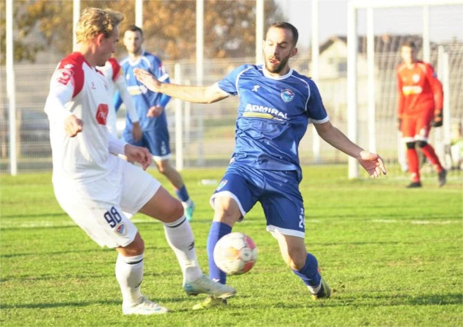 Sandi Ogrinec (Borac) i Nikola Dujaković (Laktaši) u duelu FOTO: FK Borac