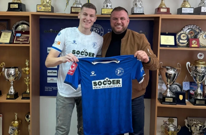 Gogić opet u plavom