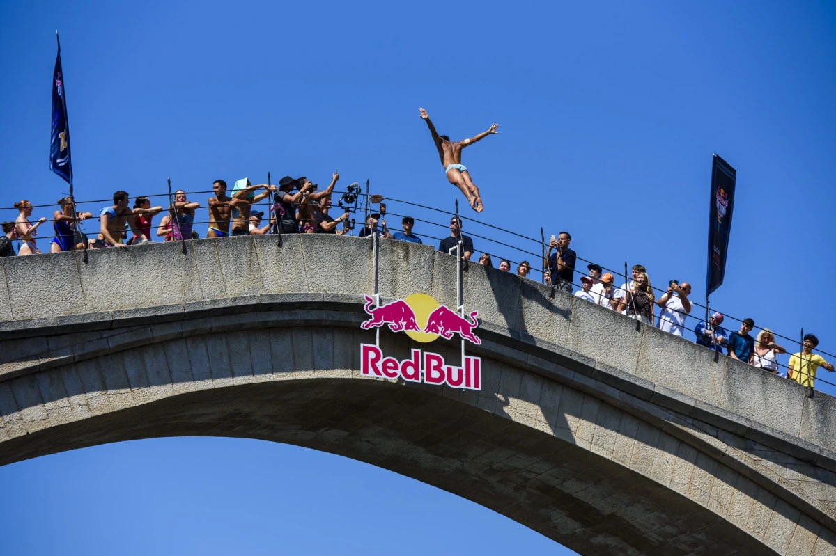 Red Bull Cliff Diving Mostar Ponovo U Centru Spektakla Na Starom Mostu Postavljena Platforma