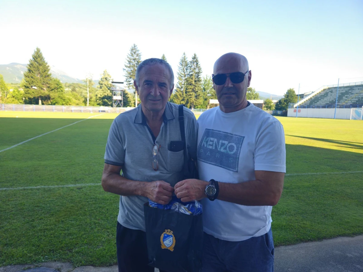 Dragan Kulina Ponovo Na Utakmici Slavije Na Stadionu Ga Sacekao Poklon