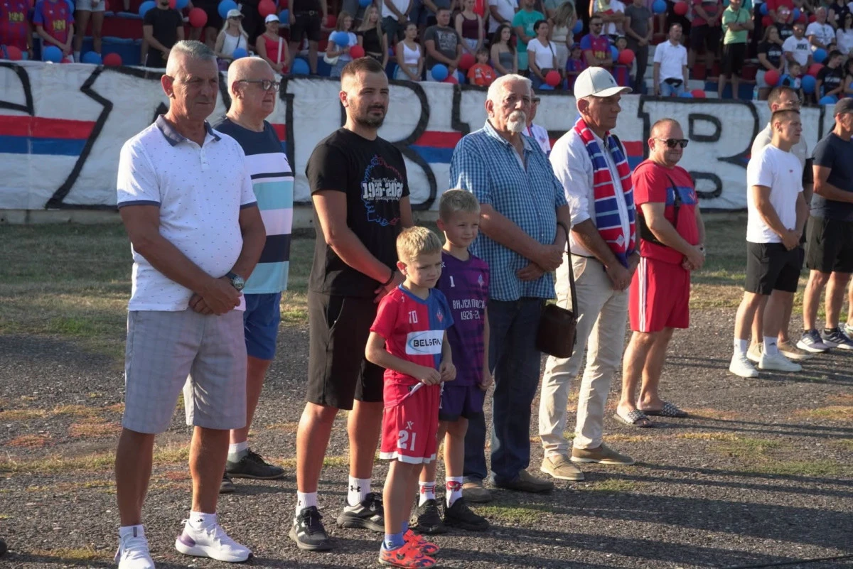 Predstavnici klupskih generacija FOTO: Grad Teslić