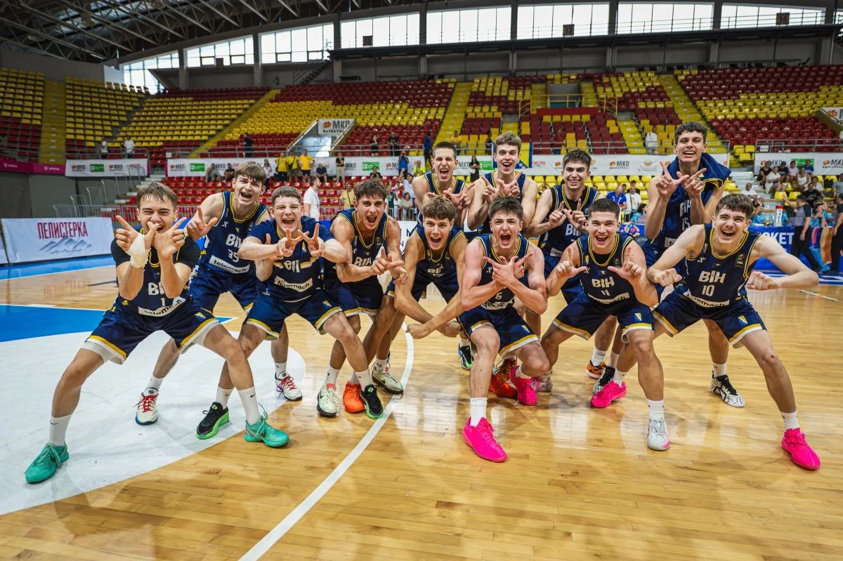 Slavlje mladih košarkaša BiH nakon pobjede nad Finskom. FOTO: FIBA