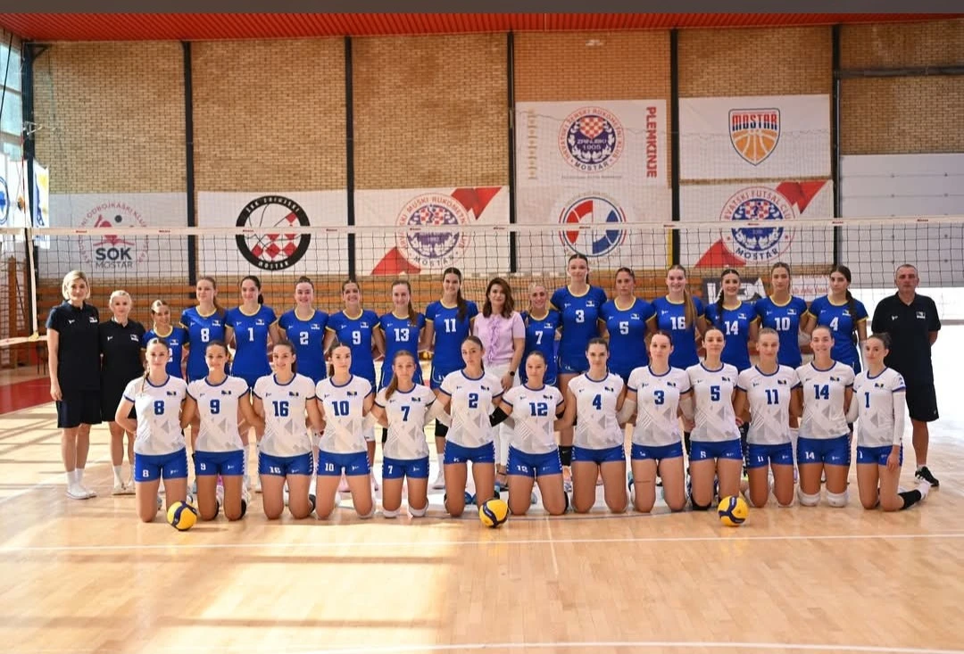 U20 reprezentativke BiH sa stručnim štabom i predsjednicom OS BiH Anitom Glibić na pripremama u Mostaru. FOTO: OS BiH