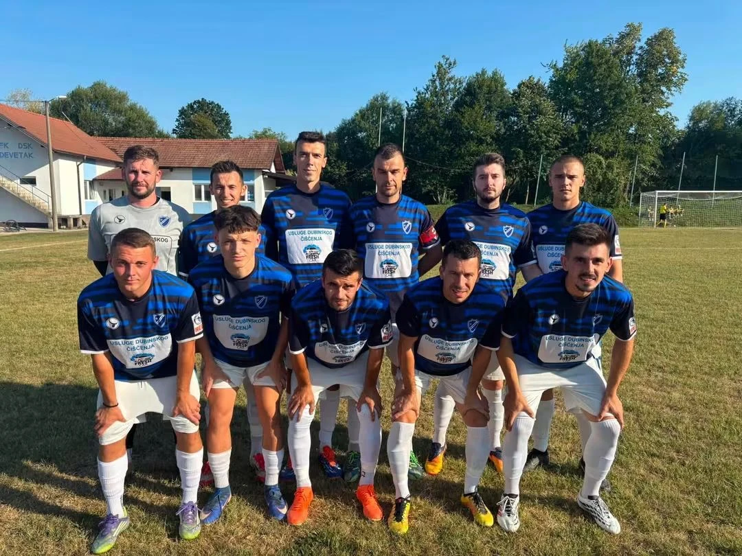 Fudbaleri DSK-a pred meč sa Pribavom. FOTO: Fejsbuk FK DSK Devetak
