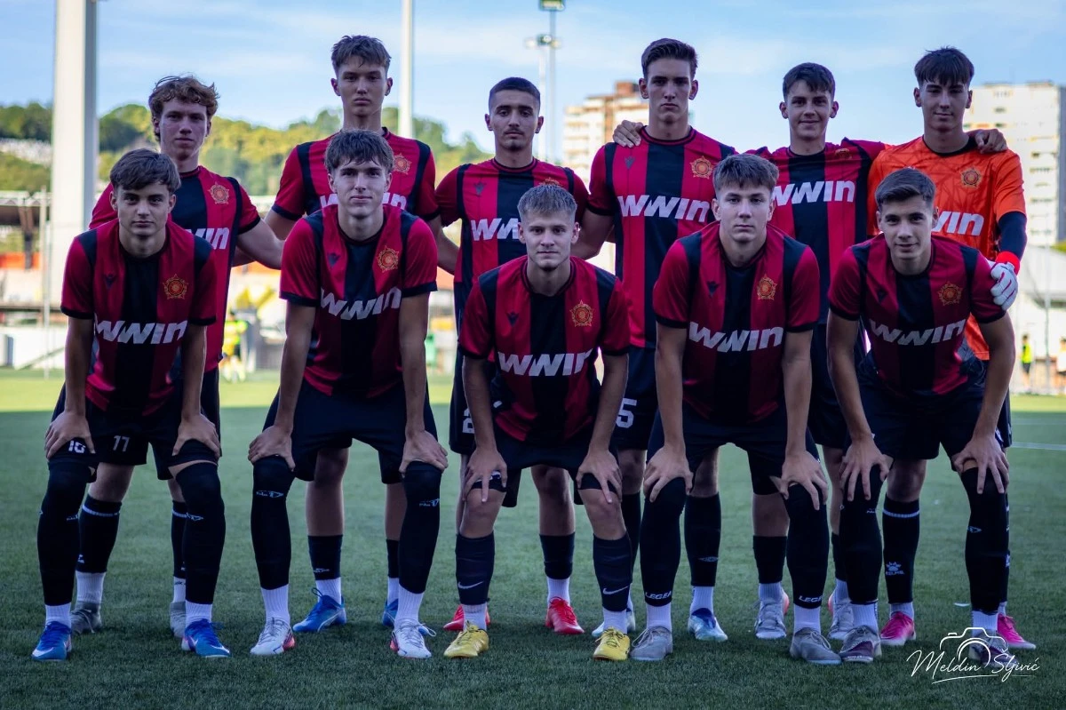 Juniori Slobode pred meč sa Slavenom. FOTO: Fejsbuk OSK Sloboda