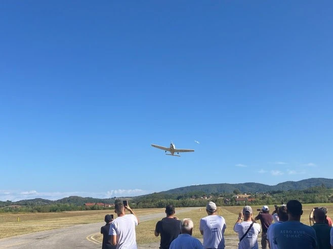 Živo na aerodromu Urije FOTO: RTRS