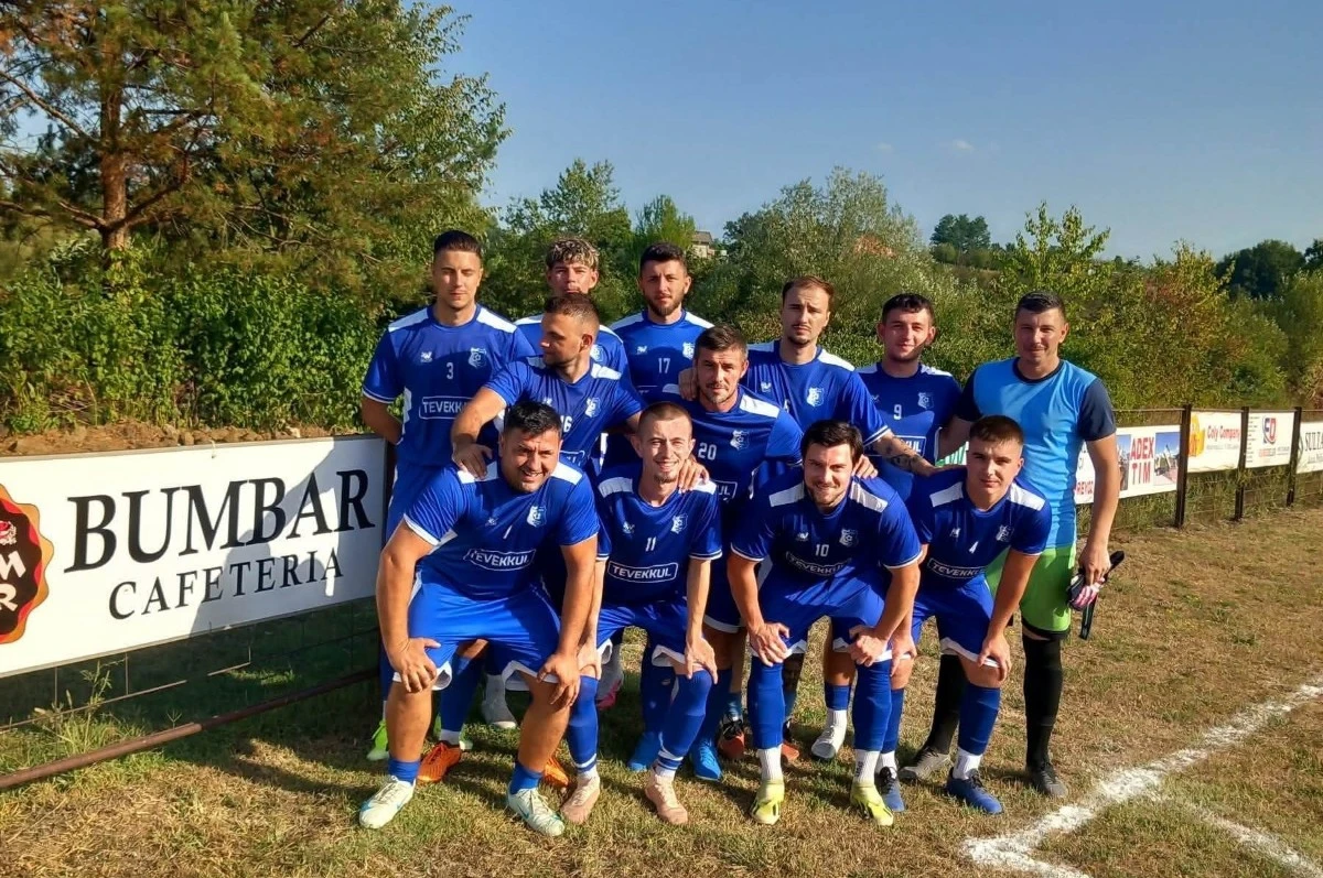 Fudbaleri Jedinstva pred meč sa Mladosti. FOTO: Fejsbuk FK Jedinstvo Huskići