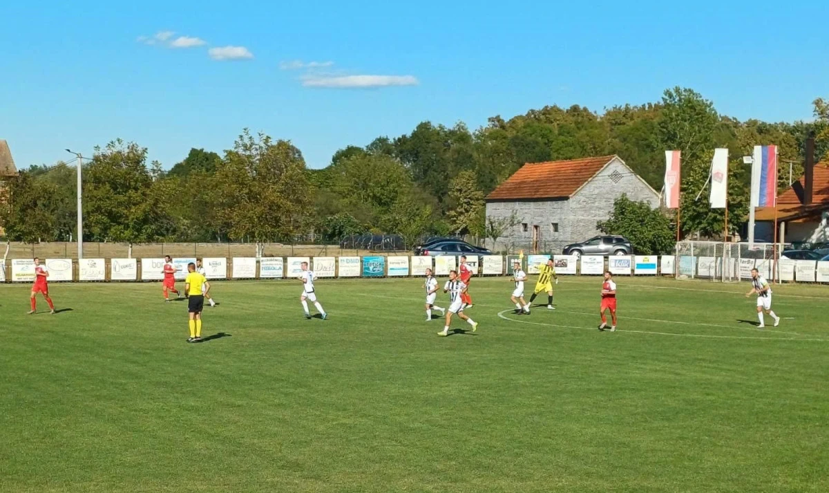 Detalj sa utakmice u Kozincima FOTO: FK Bratstvo