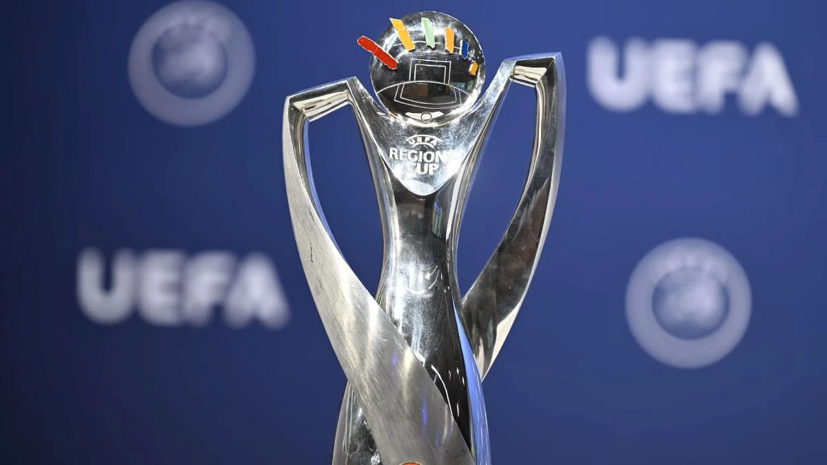 Trofej UEFA Kupa regija. FOTO: uefa.com