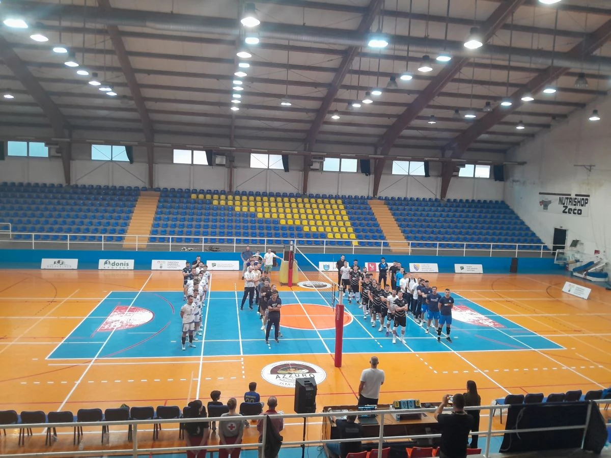 Detalj sa ceremonije otvaranja 25. Memorijalnog turnira „Elmir Elo Salihović“ u Lukavcu