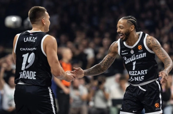 Partizan Mocan Na Startu Od Armanija Ostali Samo Dugmici