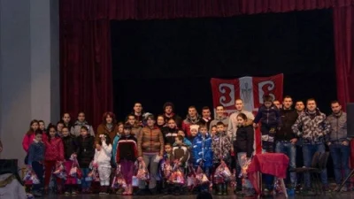 Delije obradovale mališane