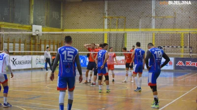 Treniraju na pola terena, Premijer liga BiH