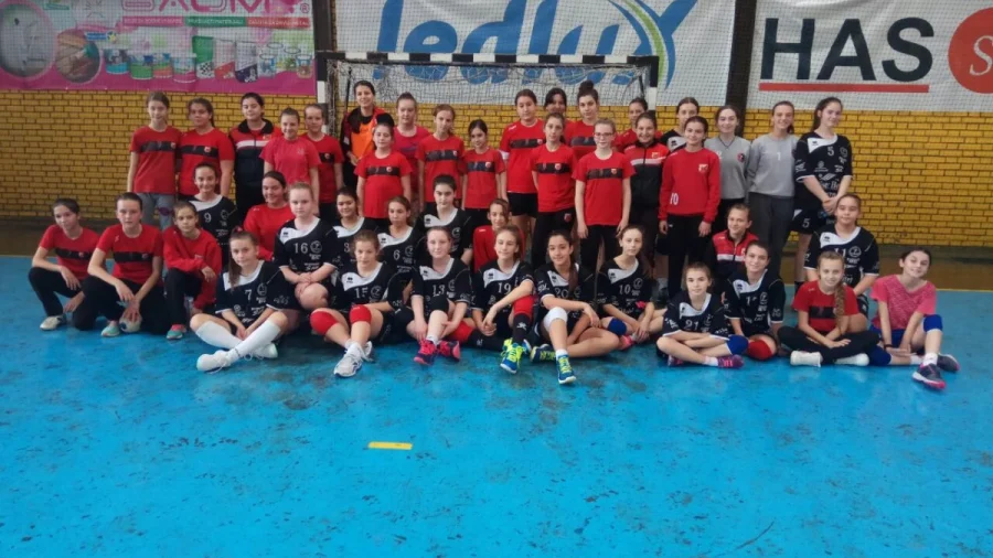 Mlade derventske rukometašice gostovale u Zavidovićima