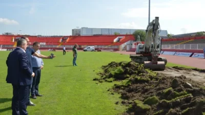 Počelo postavljanje nove trave na "Karađorđu"