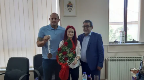 Prijem u Derventi za bronzanu Tamaru, šampione Srpske u šahu i prvaka BiH u moto krosu