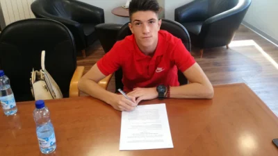 Jovan Lukić potpisao profesionalni ugovor sa Čukaričkim
