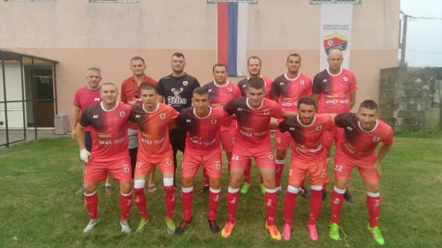 Lokomotiva gazi sve pred sobom
