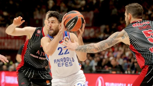 EL: Efes slavio u Milanu, Jović nije mogao sam protiv Valensije, Euroleague