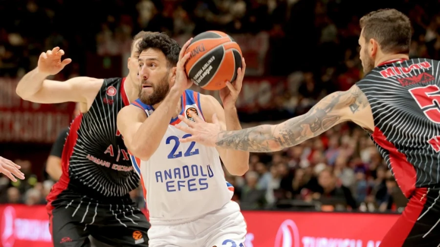 EL: Efes slavio u Milanu, Jović nije mogao sam protiv Valensije, Euroleague