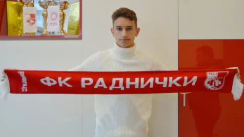 Stefan Mitrović potpisao profesionalni ugovor sa Radničkim