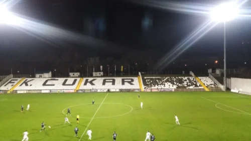 Golubovima letelo perje na brdu