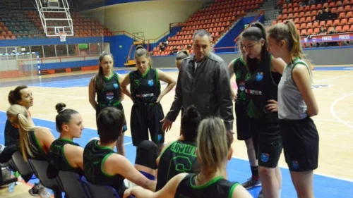Brat sudi bratu, Prva liga RS -Plej of
