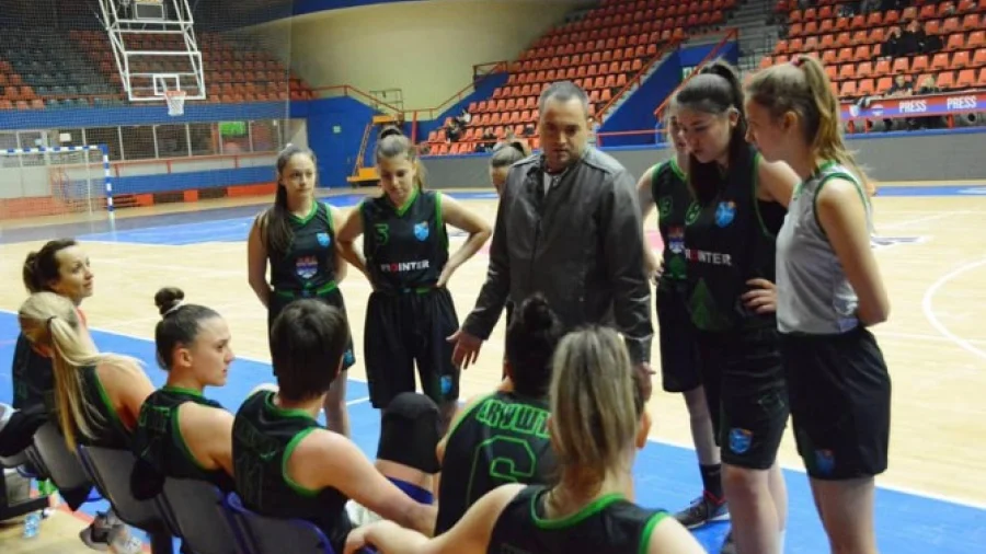 Brat sudi bratu, Prva liga RS -Plej of