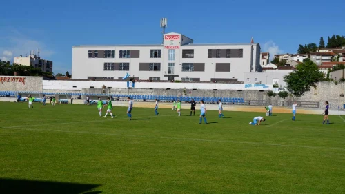 Hrvatska liga se vratila: Osijek i Split sigurni u nastavku, Prva hrvatska nogometna liga