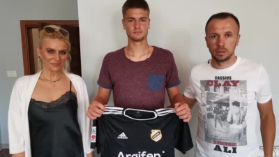 Uroš Mrdaković potpisao ugovor sa Čukaričkim