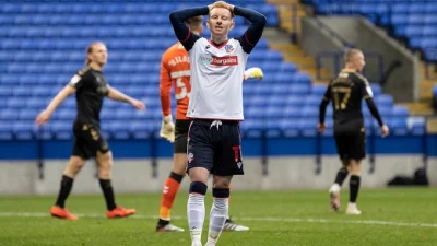Bolton tone sve dublje, Kembridž novi lider