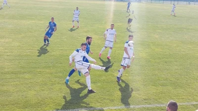 Železničar protutnjao kroz makišku šumu