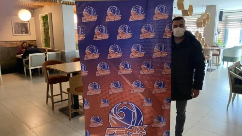Feniks se snašao - trenira u kafani